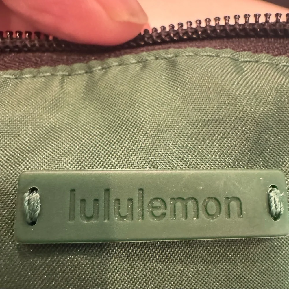 Lululemon City Essentials Multi-Pocket Belt Bag Everglade Green - Picture 7 of 14